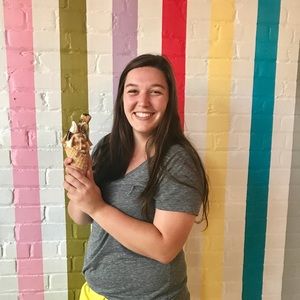 Meet your Posher, Crystal